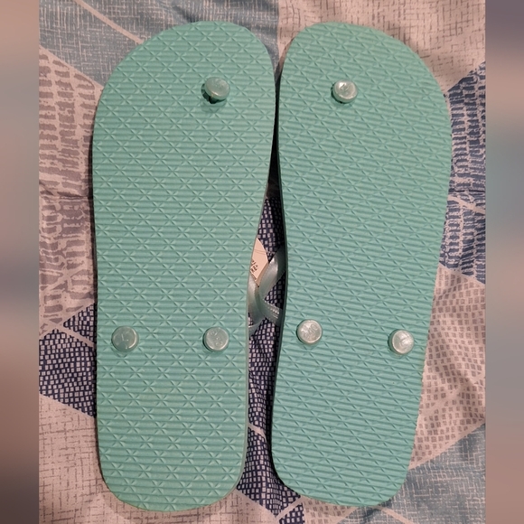 NWT Juncture flip flops - Picture 2 of 3